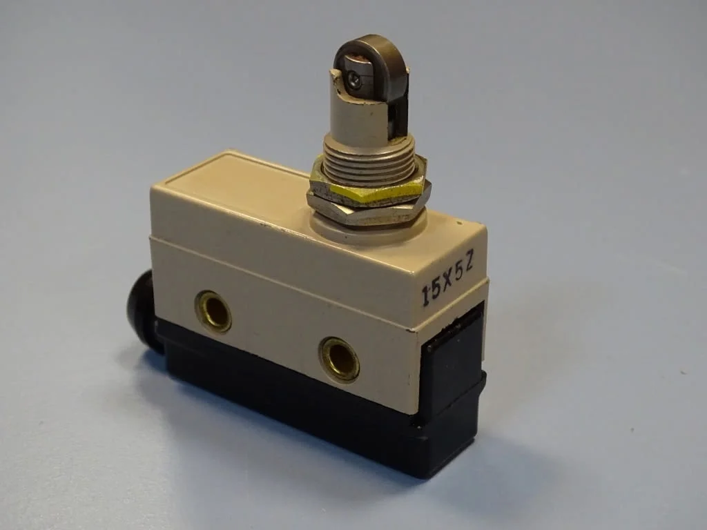 Изключвател Omron ZC-Q2255 Limit Switch 15A/250V — снимка 2