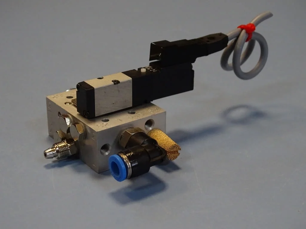 Пневматичен разпределител Festo PRMZ-5-M5-2 / MZH-3-1.5-L-LED Pneumatic valve — снимка 3