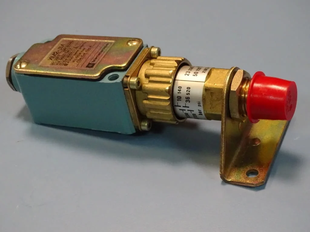 Пресостат Telemecanique XM2.JM050 pressure switch 0-50Bar — снимка 3