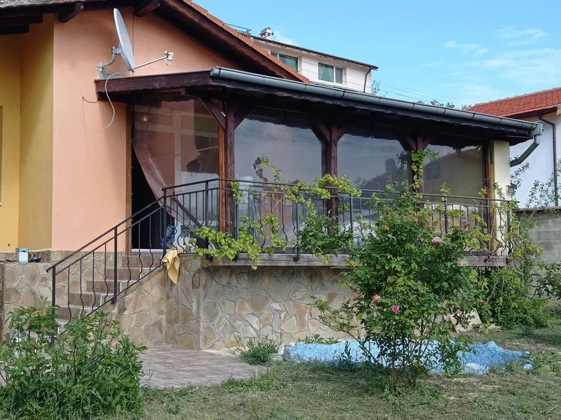 Продава се къща с огляд за морето