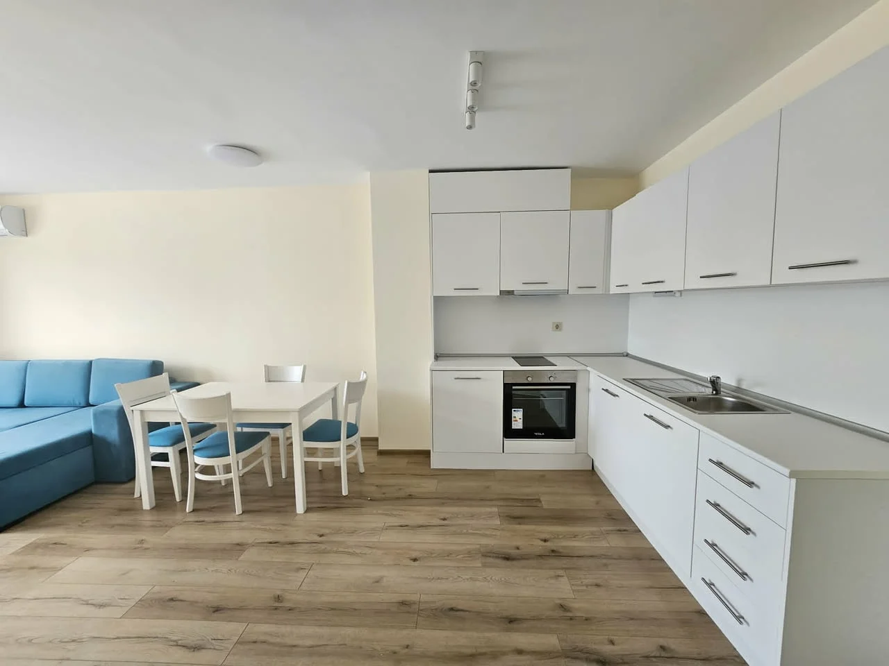 Двустаен апартамент в престижния комплекс Varna South Bay Beach Residence - гр. Варна Ко — снимка 4