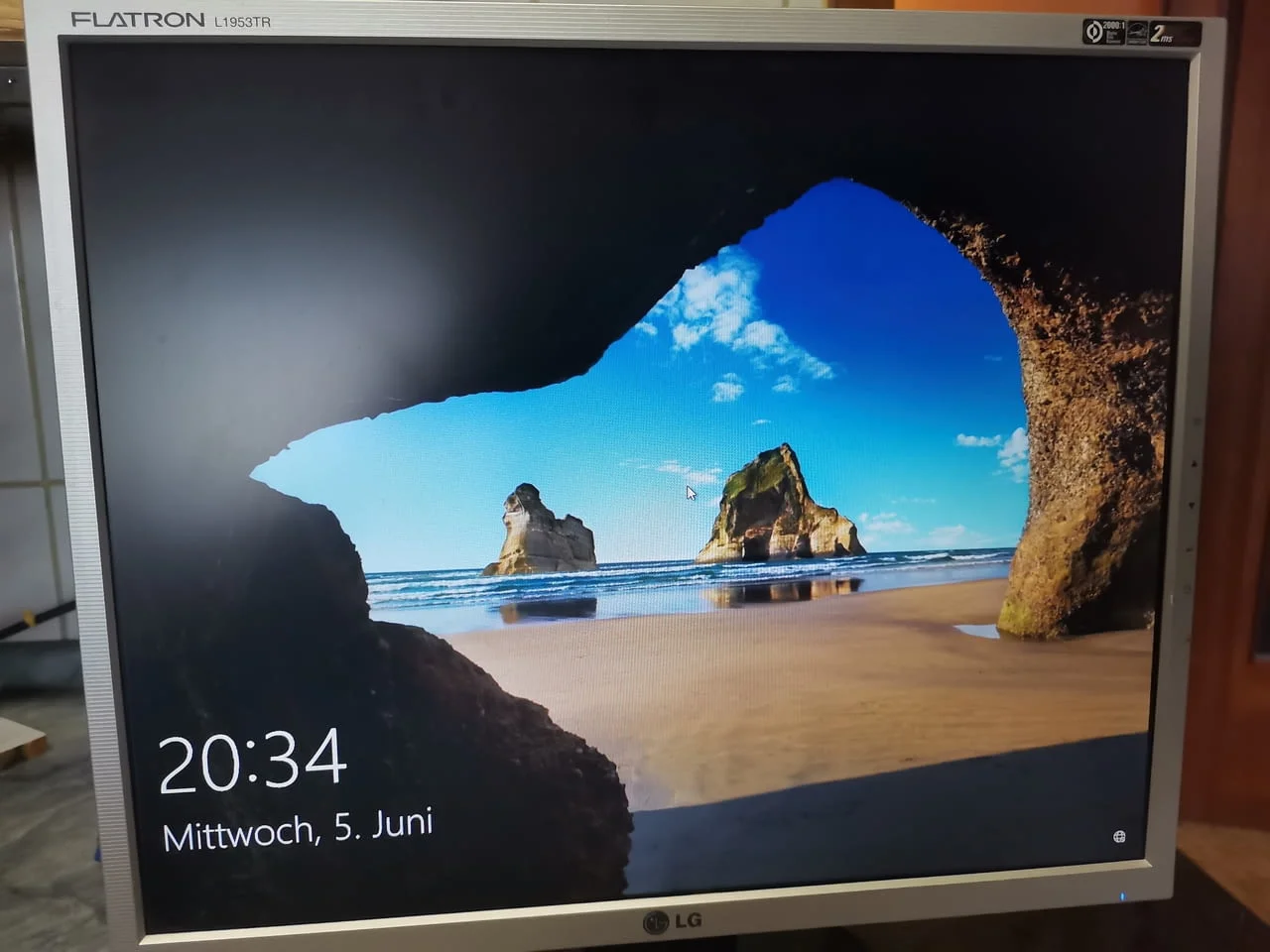 LG L1953TR-SF Monitor — снимка 2