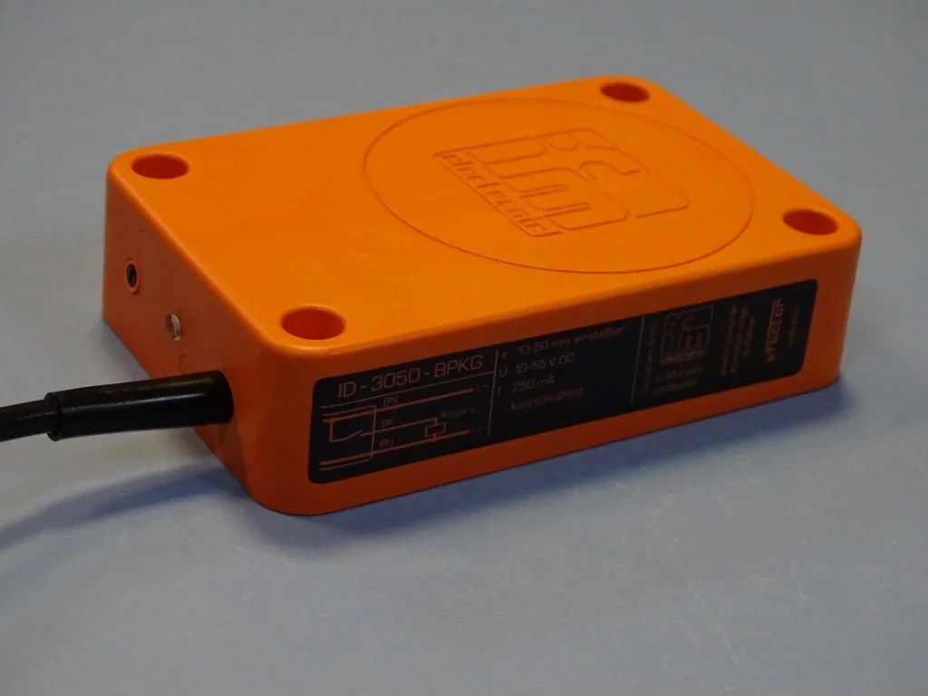 Индуктивен сензор EFECTOR ID-3050-BPKG inductive sensor 250mA — снимка 3