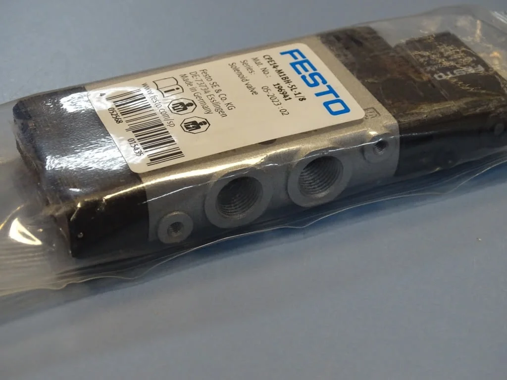 Пневматичен разпределител Festo CPE14-M1BH-5L-1/8 Solenoid Valve 24VDC — снимка 2