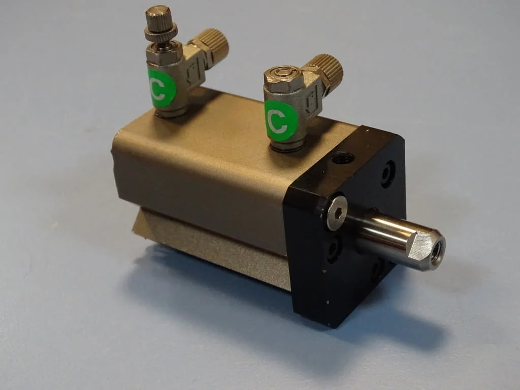 Пневматичен цилиндър SMC 10-CDQ2B20-20D pneumatic cylinder 10Bar — снимка 2