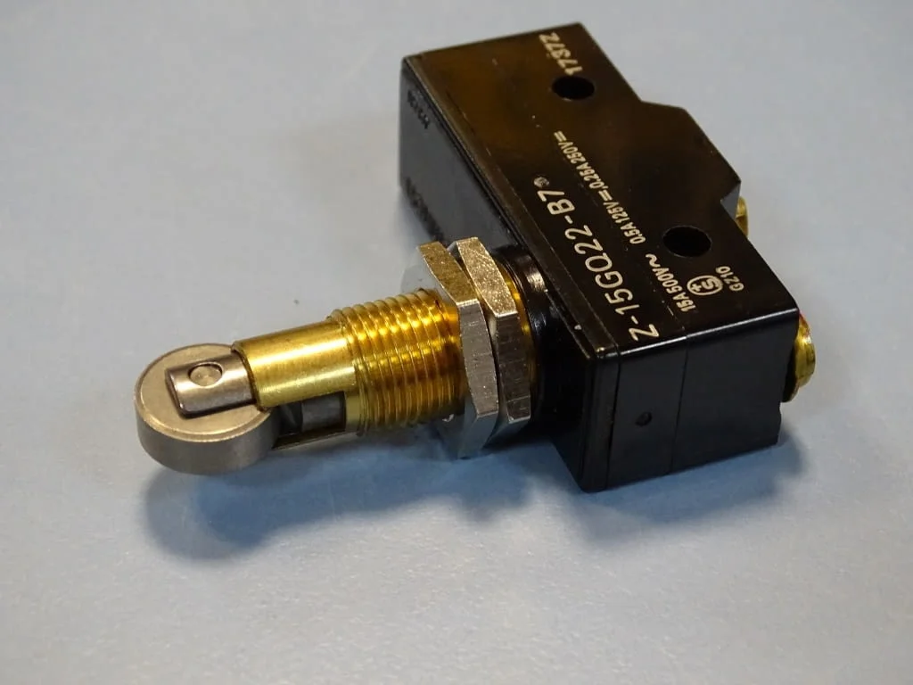Краен микроизключвател Omron Z-15GQ22-B7 Limit Switch 15A/500VAC — снимка 5