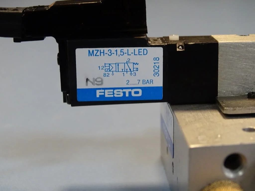 Пневматичен разпределител Festo PRMZ-5-M5-2 / MZH-3-1.5-L-LED Pneumatic valve — снимка 6