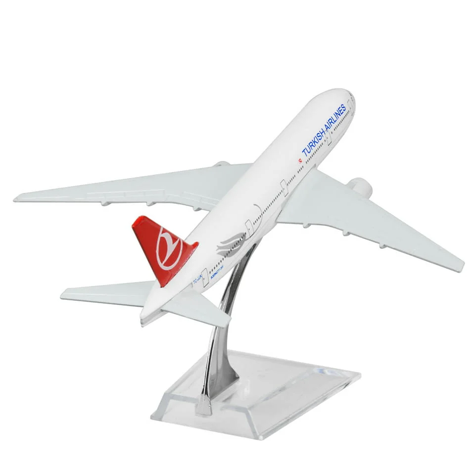 Boeing 777 самолет модел макет Turkish Airlines Истанбул Кушадасъ Анкара Балканите Босфора полет люк — снимка 4