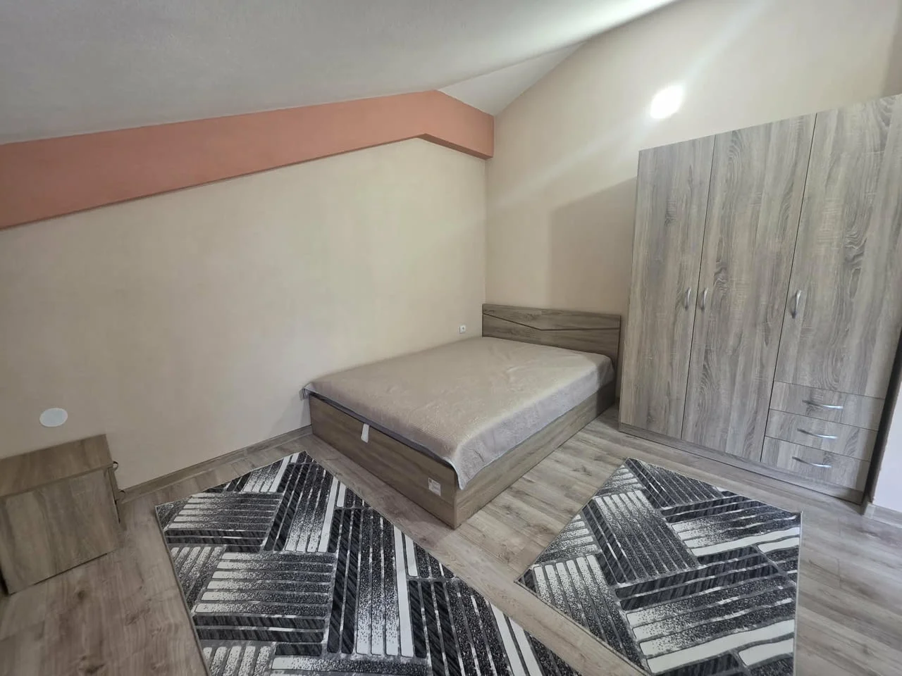 Просторен апартамент с три спални в кв.Каменни, гр. Хасково — снимка 6