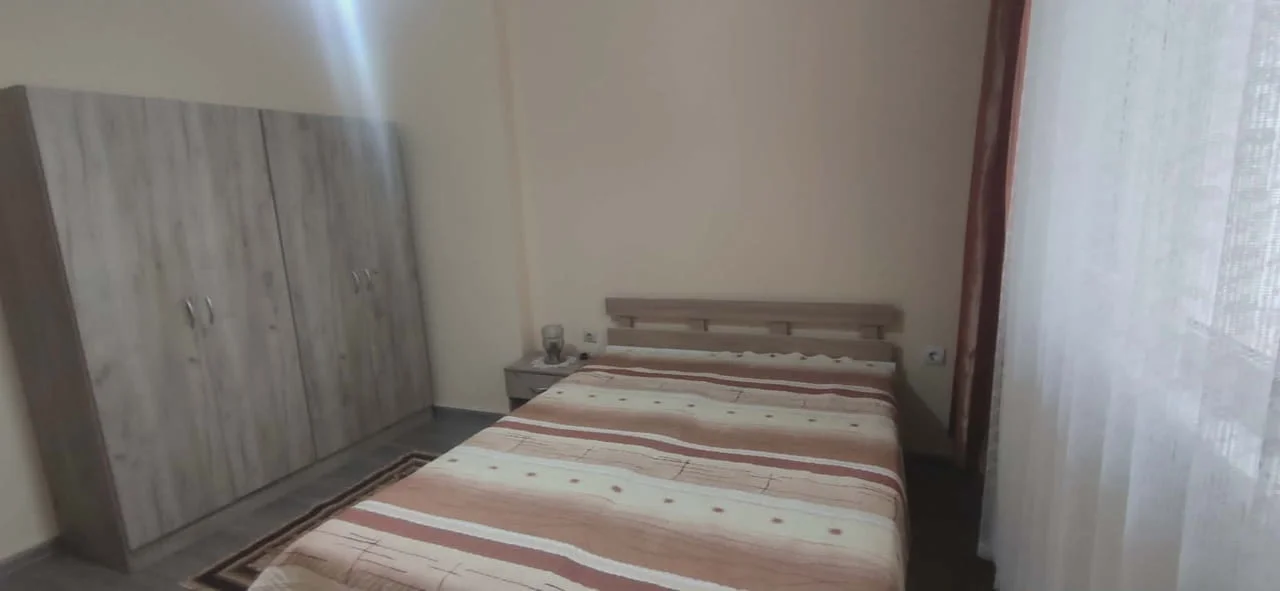 Даваме под наем 4-стаен апартамент в кв. Каменица 1 — снимка 6