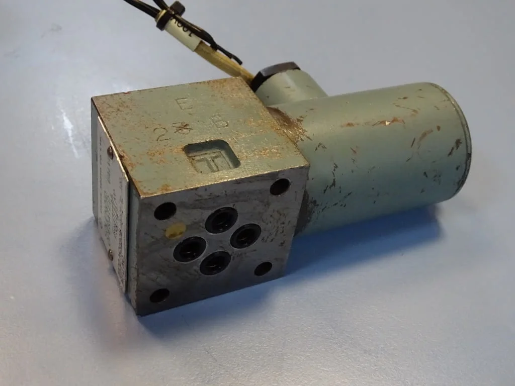 Хидравличен разпределител Daikin DSOM4-2G012N-100 solenoid valve 100V — снимка 7
