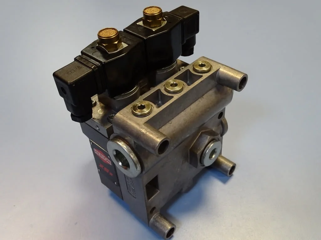 Пневматичен разпределител за преси HERION XSZ 20 press safety valve 24VDC 2/8Bar — снимка 4