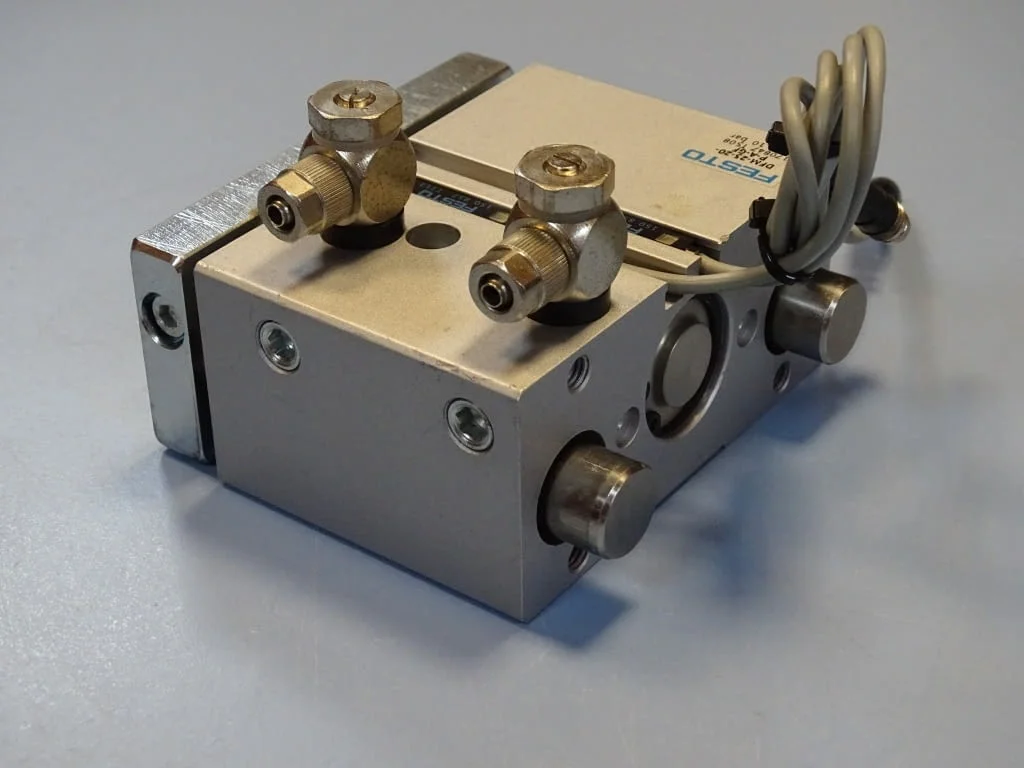 Пневматичен цилиндър Festo DFM-25-20-P-A-GF Guided drive — снимка 4