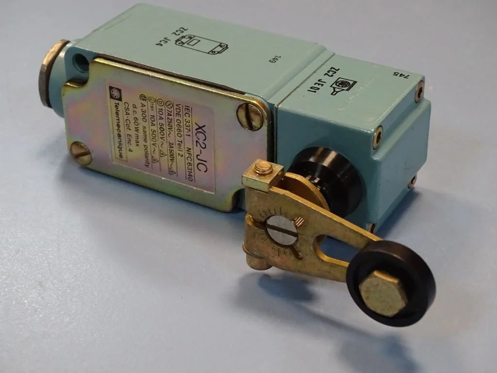 Изключвател краен Telemecanique XC2-JC/ ZC2 JE01/ XC2 JC4/ ZC2 JY11 Limit Switch — снимка 5