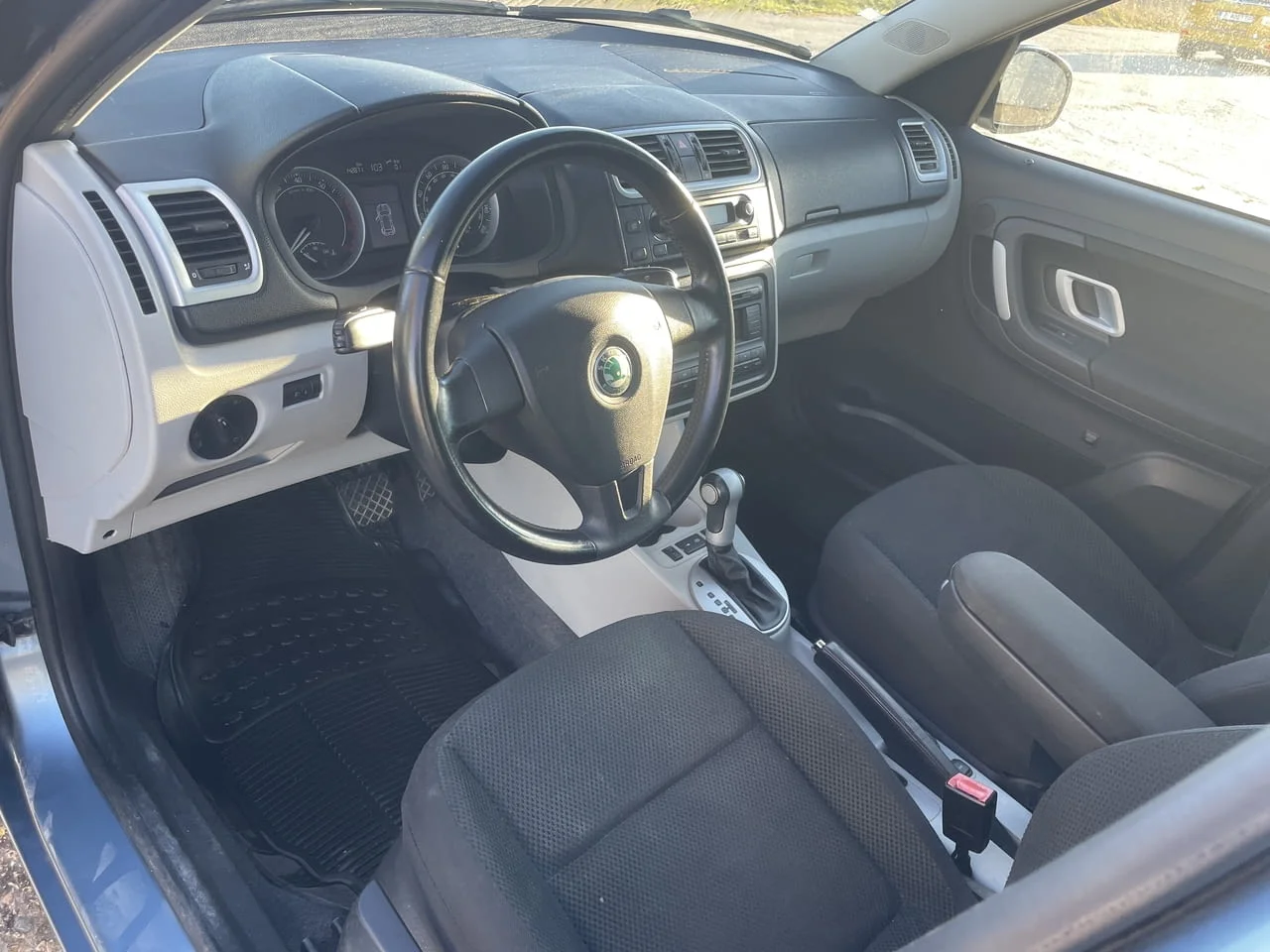 Skoda Roomster 1.6i, 105 кс., автоматик, панорама, парктроник, 142 000 км. реални километри, обслуже — снимка 8