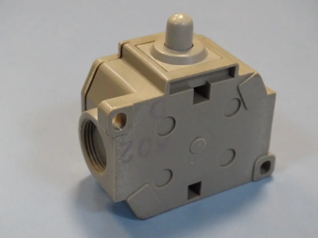 Краен изключвател VEB Electroschaltgerate Robotron PWU1 Limit Switch 6A 500VAC — снимка 3