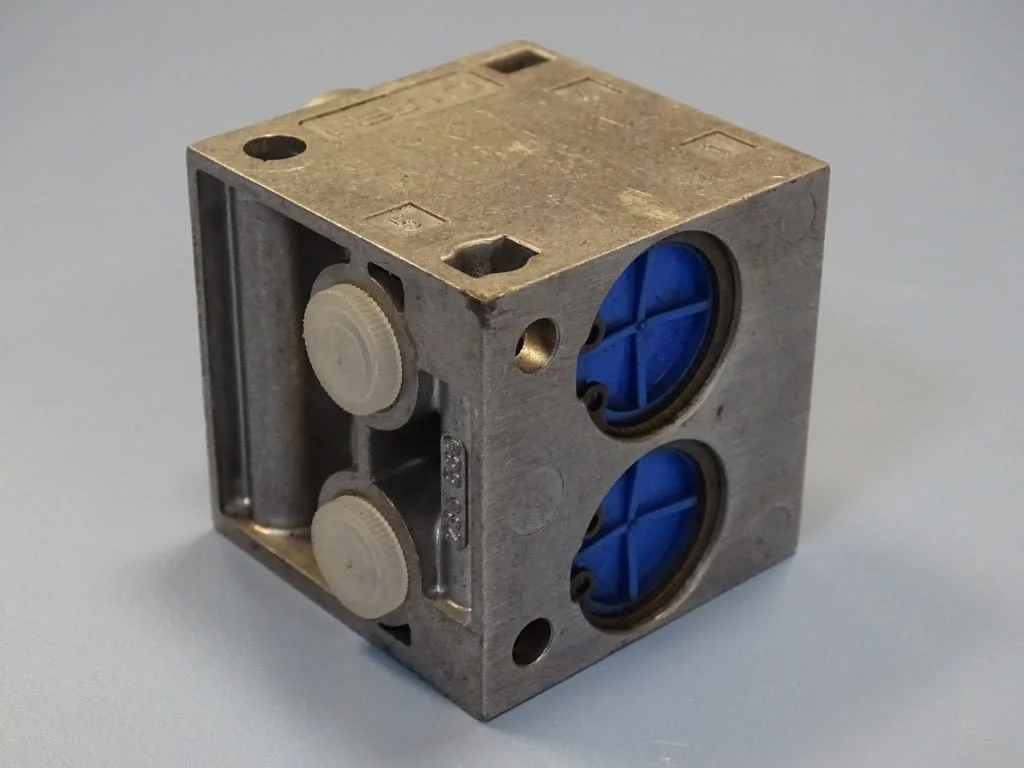 Пневматичен изключвател Festo 6809 V-5-1/4 B stem actuated pneumatic limit valve — снимка 4