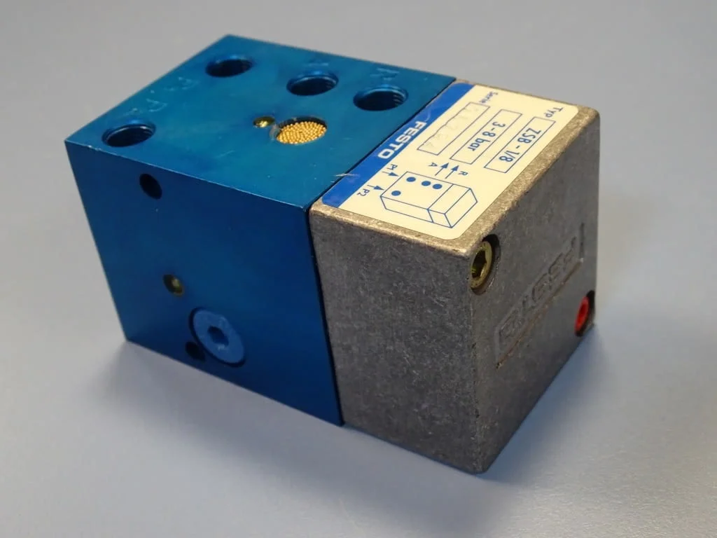 Пневматичен контролен блок Festo ZSB 1/8(576656) control block for two — снимка 5