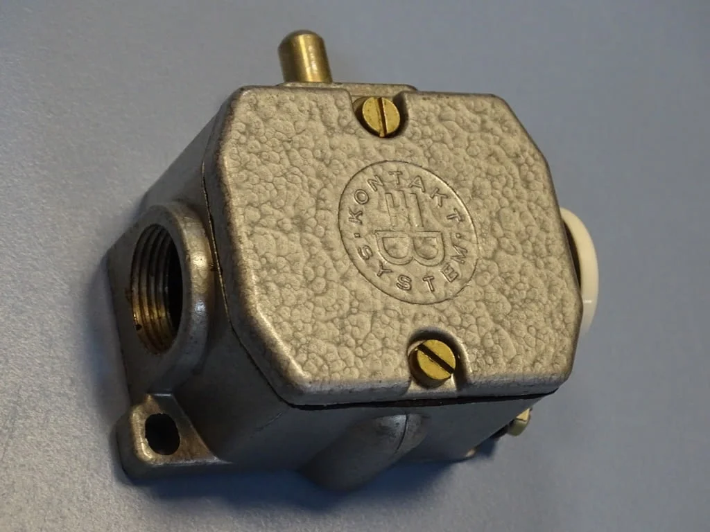 Краен изключвател Kontactsystem GWU 1 St Limit Switch 6A 500V DDR VEB — снимка 3