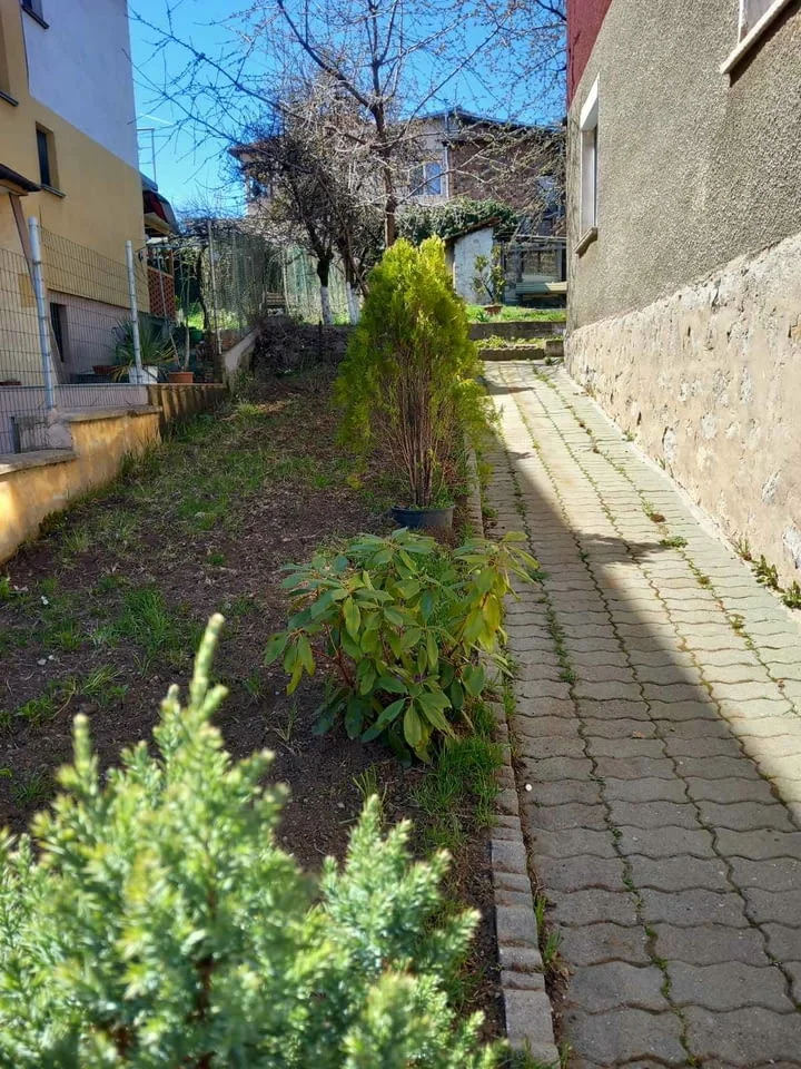 Продавам къща в гр. Перник кв. Ралица — снимка 8