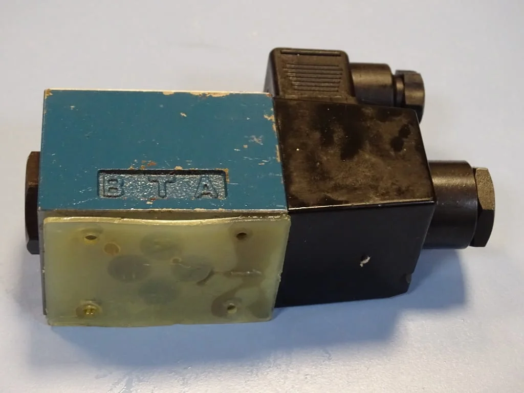 Хидравличен разпределител Diesel Kiki DV 06P133/10A 10L directional valve 100V — снимка 5