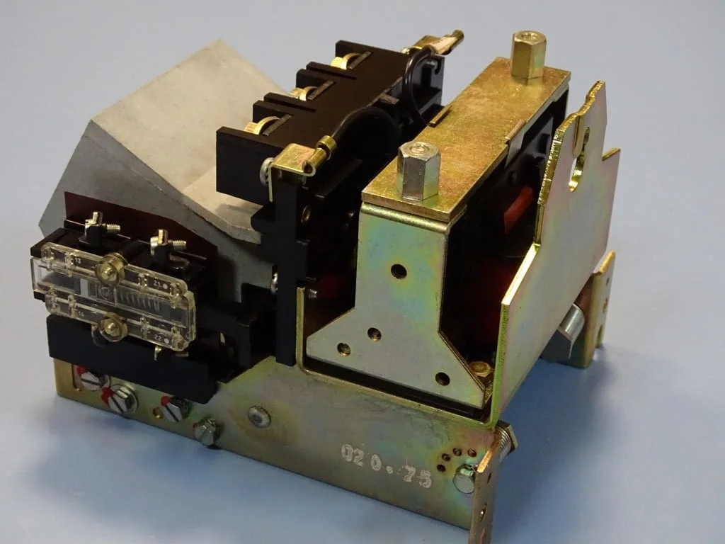 Контактор UNELEC ROC 80U(UTE C63-110) contactor 63A 110V — снимка 7