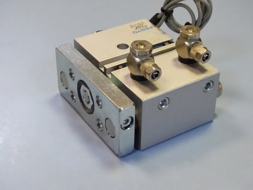 Пневматичен цилиндър Festo DFM-25-20-P-A-GF Guided drive — снимка 3