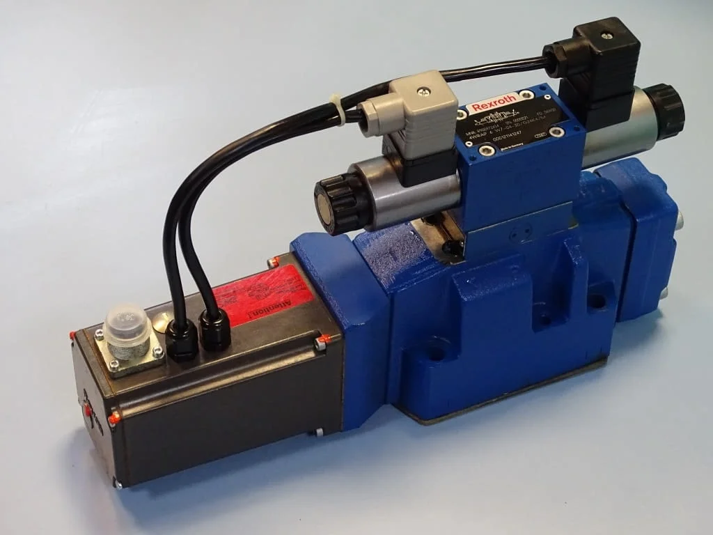 Хидравличен разпределител Rexroth 4WRKE 16 E200L-32/6EG24ETK31/A1D3M Control Valve — снимка 2