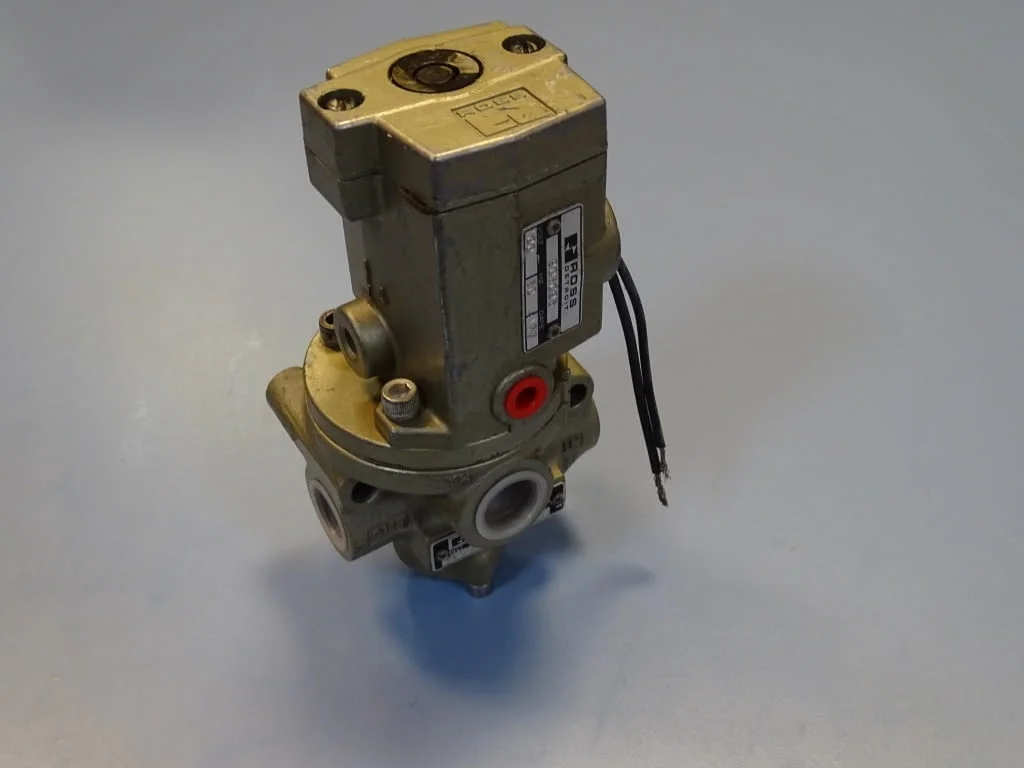 Пневматичен разпределител за преси ROSS J2773A4011 directional control valve 100V