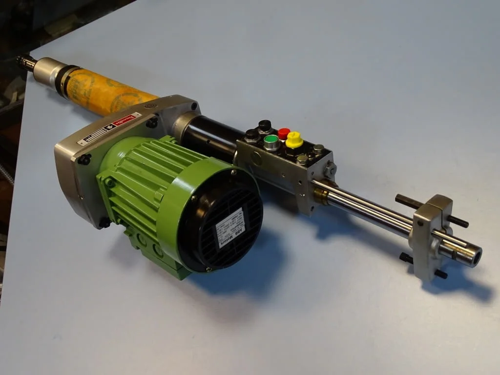 Автоматична пробивна глава Desoutter AFTE-40 Pneumatic Autofeed Tapping Drill — снимка 8